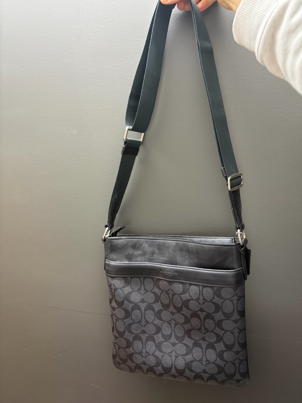 Vintage Coach Crossbody / Messenger bag in black and gray